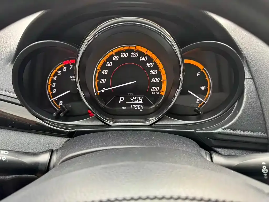 Toyota Yaris L — фото 9