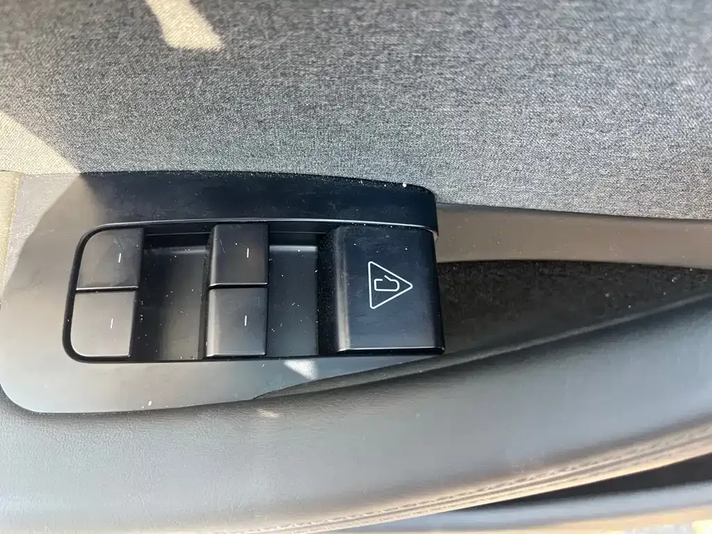 Tesla Model 3 — фото 9