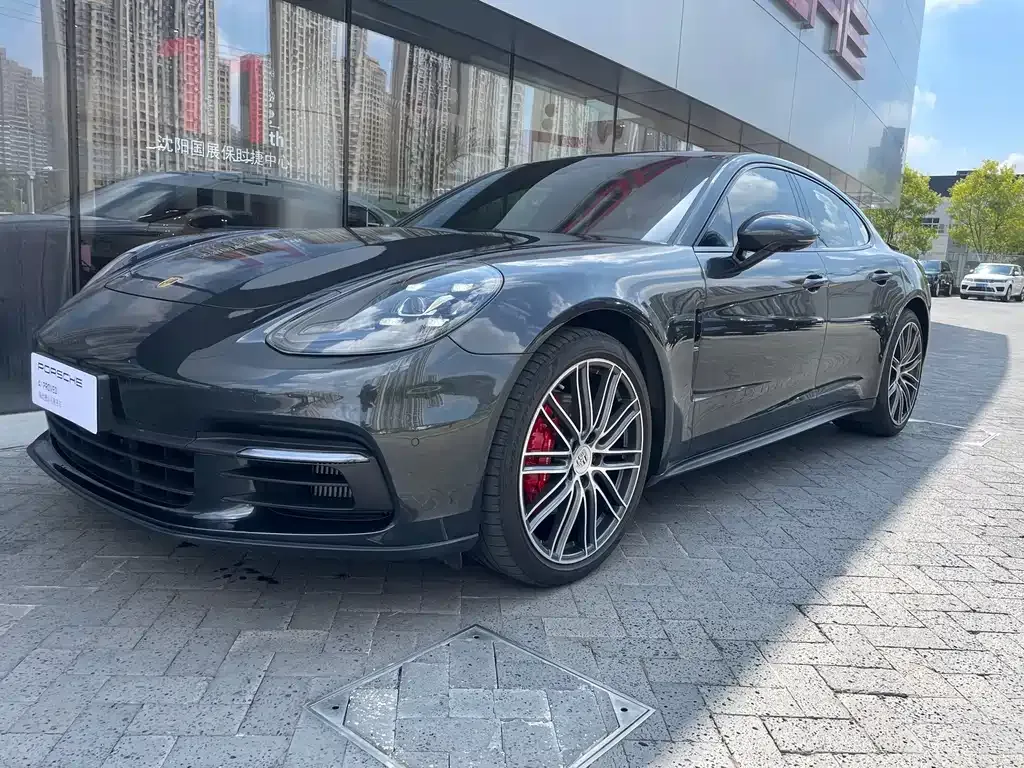 Porsche Panamera — фото 1