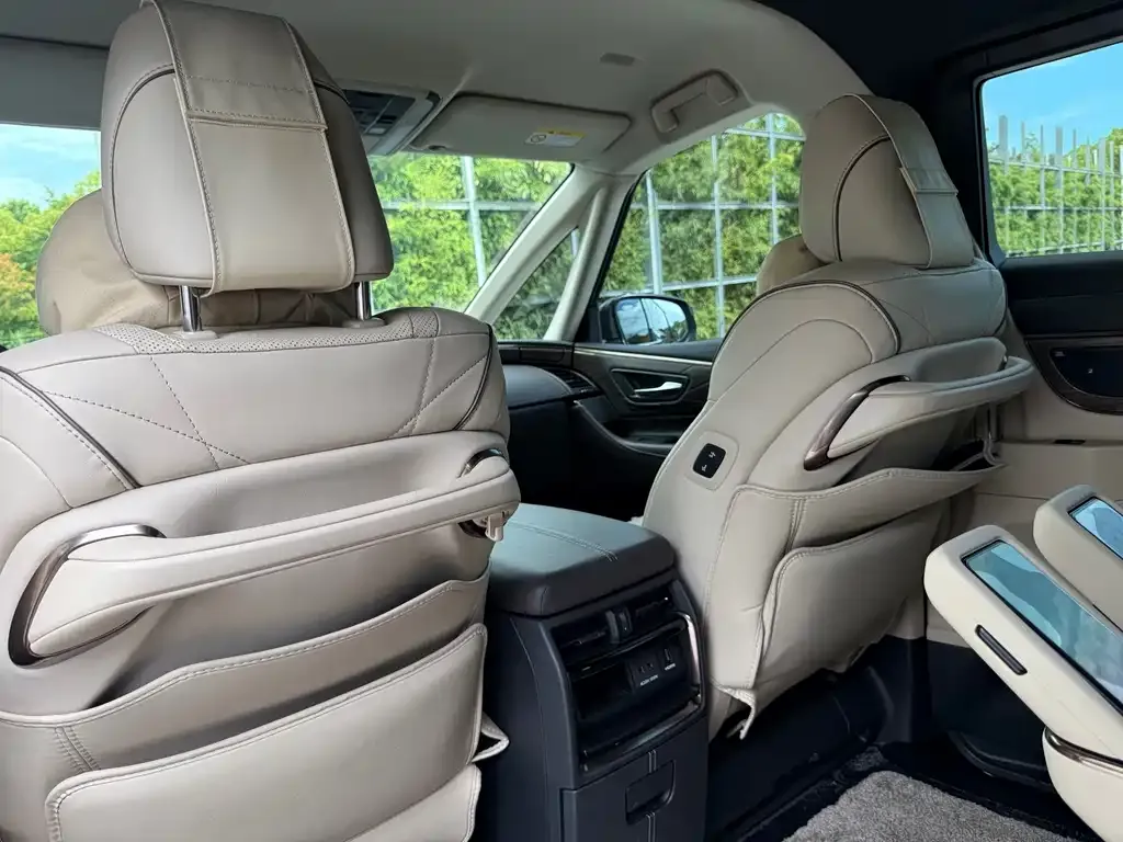 Toyota Alphard — фото 9