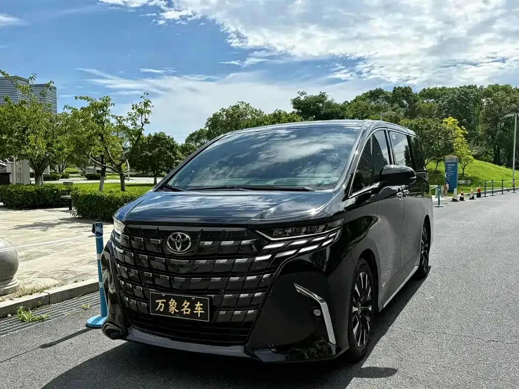 Toyota Alphard — фото 7