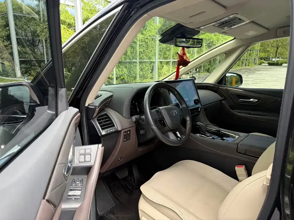 Toyota Alphard — фото 3