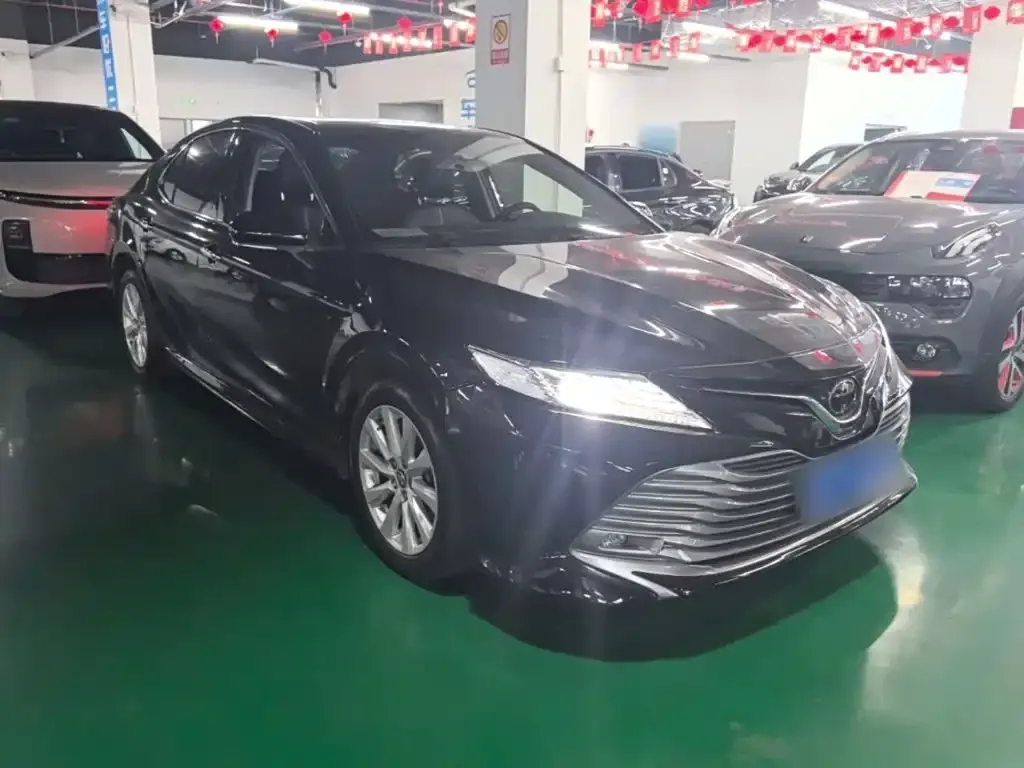 Toyota Camry — фото 7
