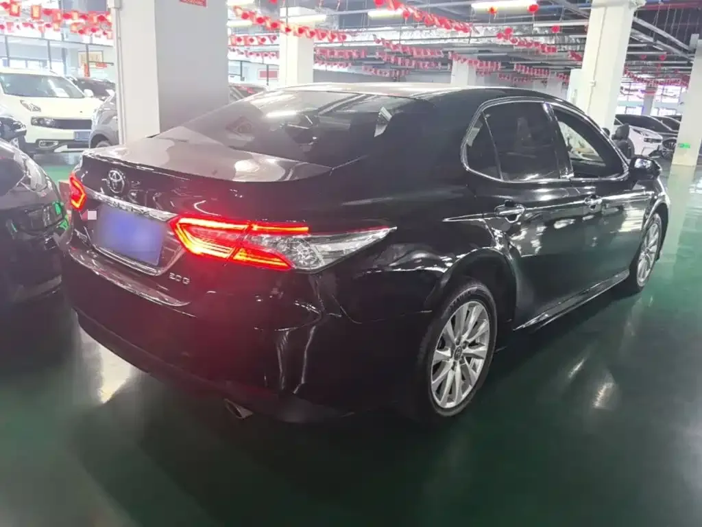 Toyota Camry — фото 10