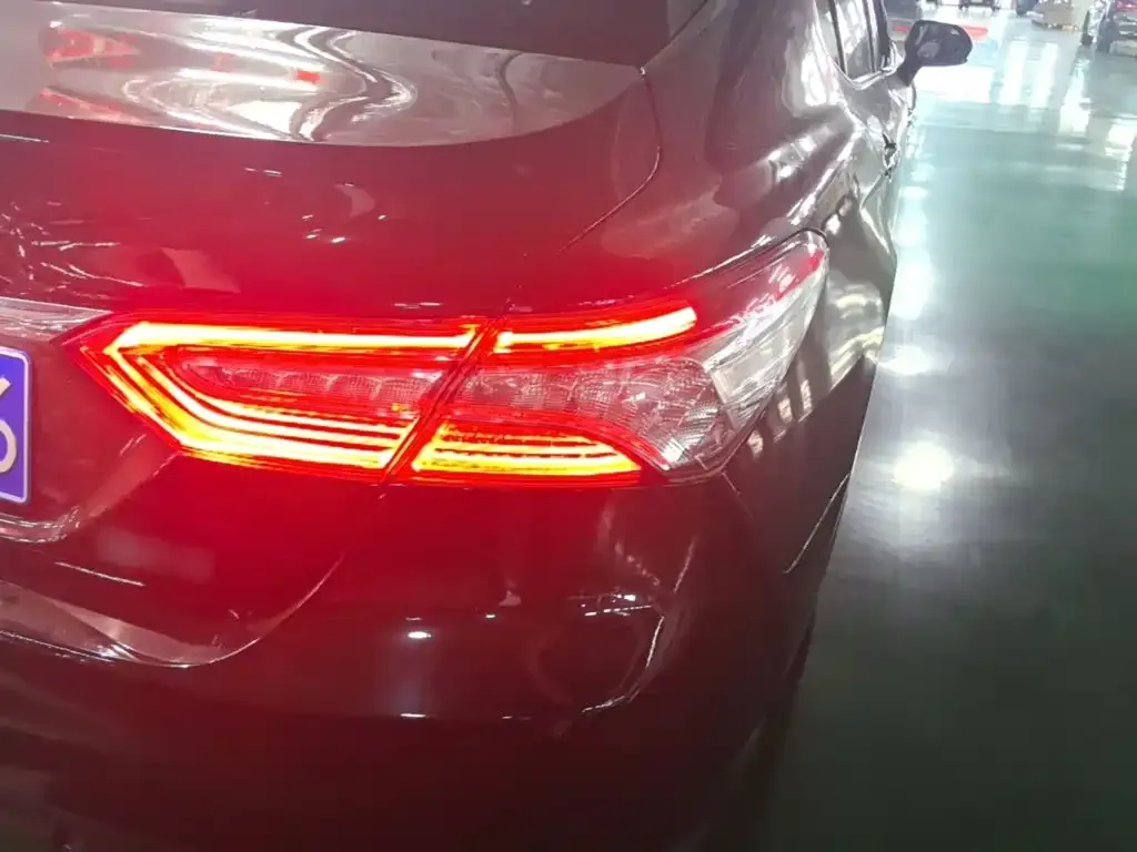 Toyota Camry — фото 8