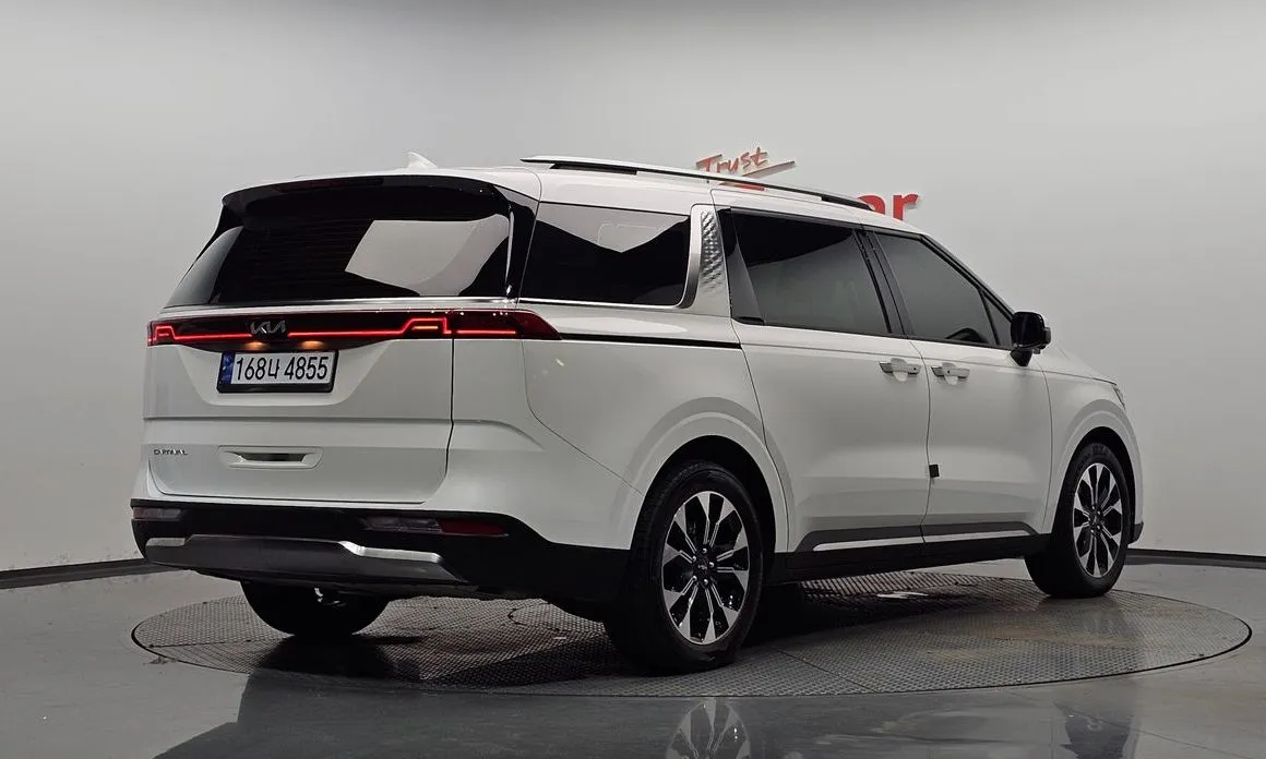 Kia Carnival — фото 4