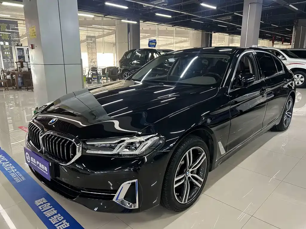 BMW 5 Series — фото 1