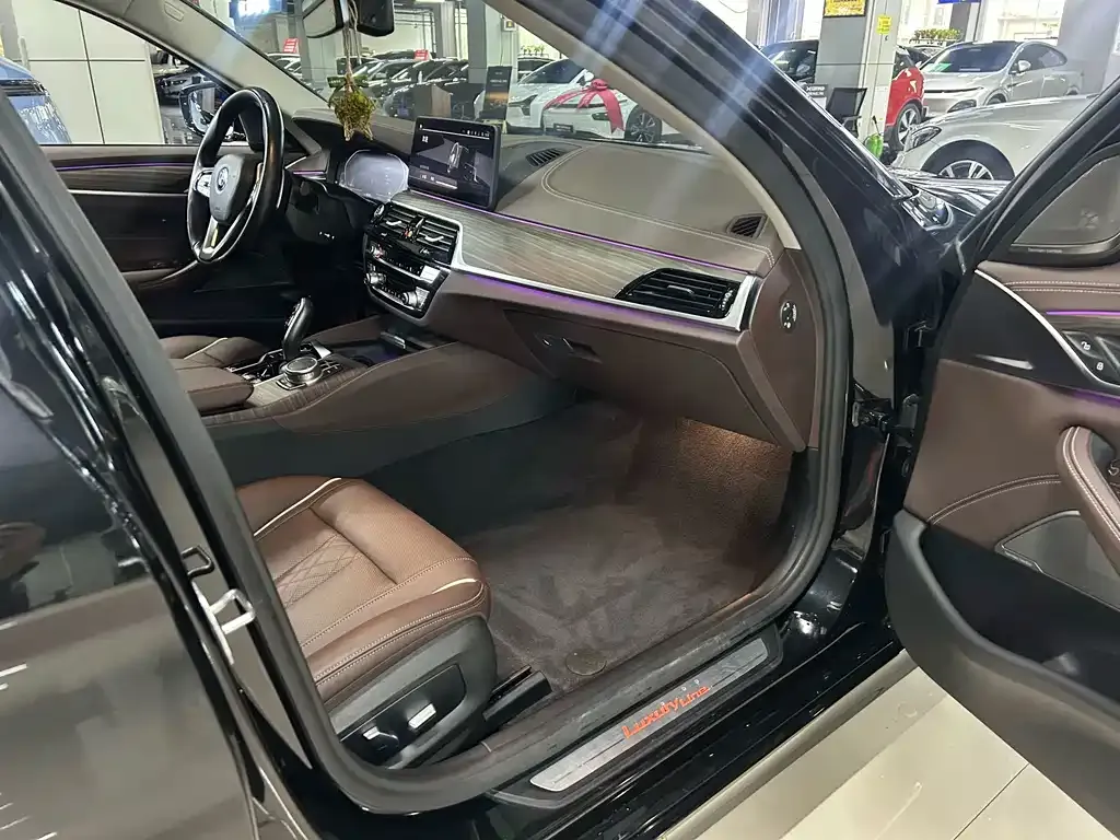 BMW 5 Series — фото 10