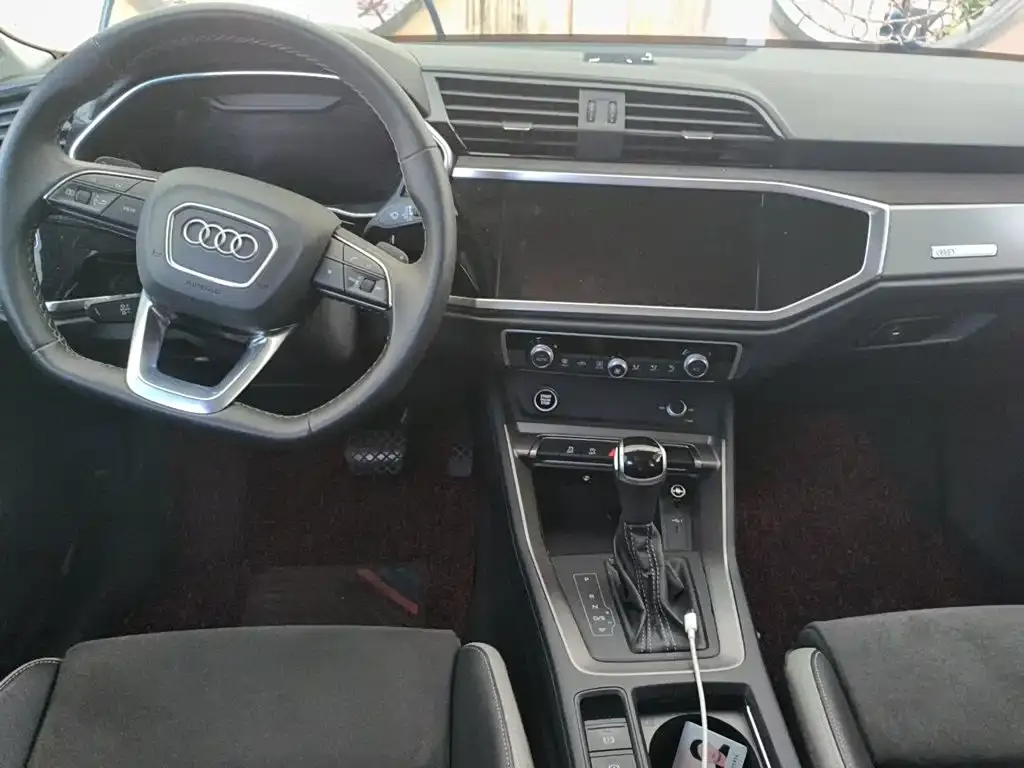 Audi Q3 — фото 10