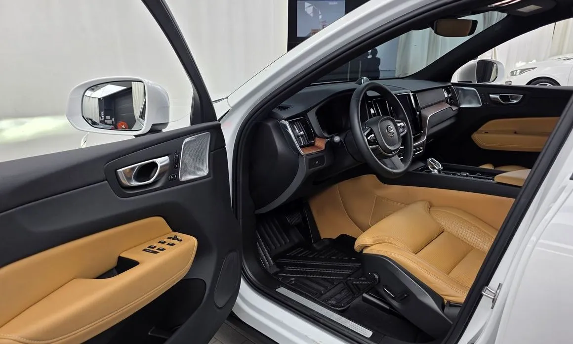 Volvo XC60 — фото 7