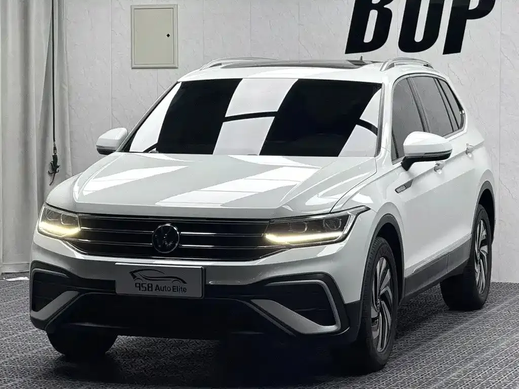 Volkswagen Tiguan L — фото 1