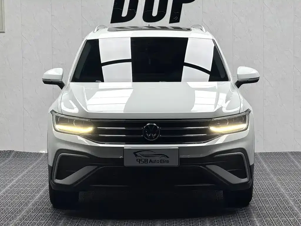 Volkswagen Tiguan L — фото 8