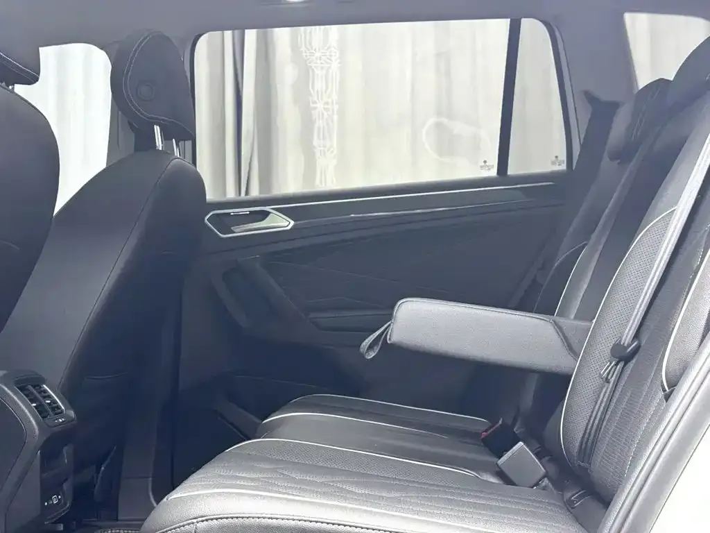 Volkswagen Tiguan L — фото 2