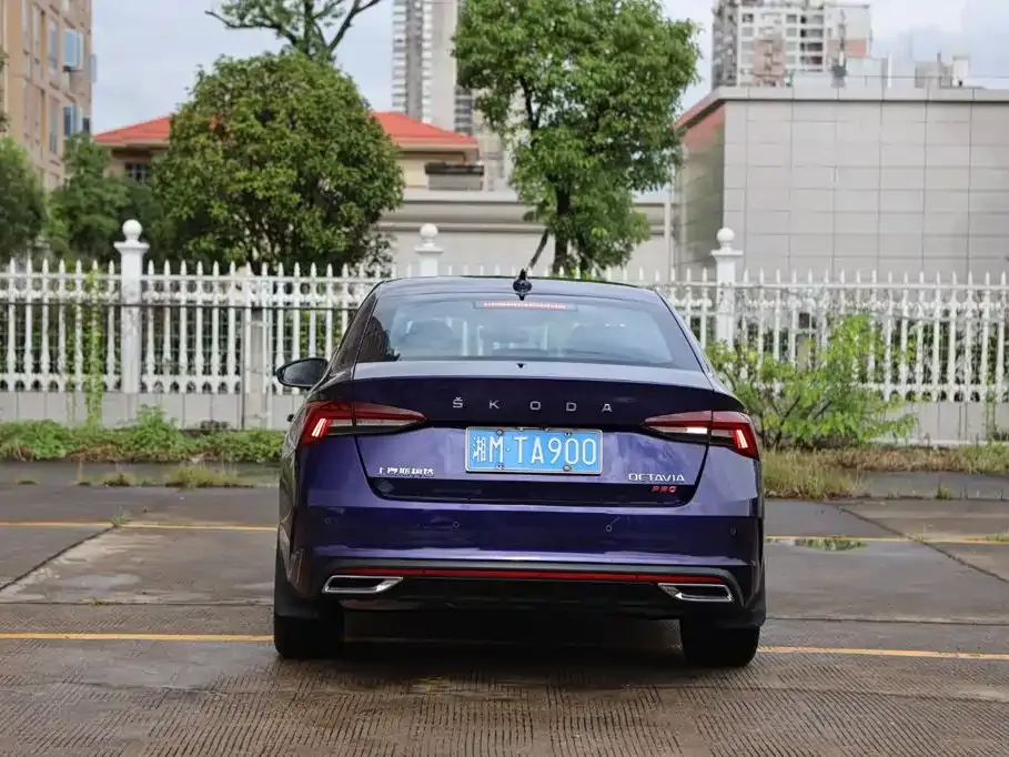Skoda Octavia — фото 4