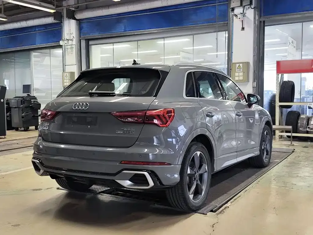 Audi Q3 — фото 10