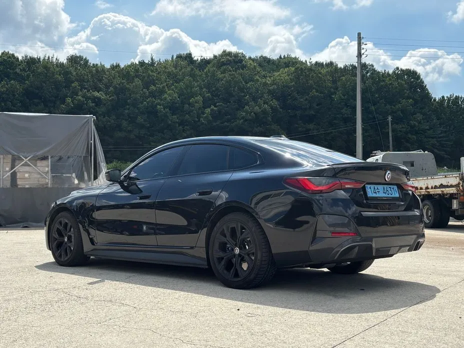 BMW i4 — фото 10