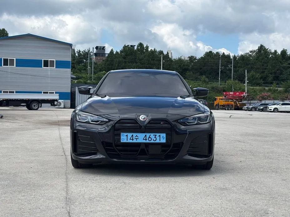 BMW i4 — фото 9