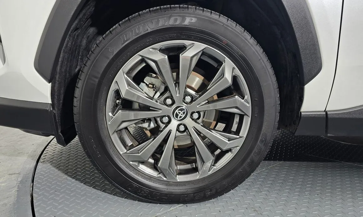 Toyota RAV4 — фото 9