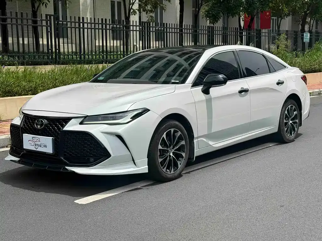 Toyota Avalon — фото 1