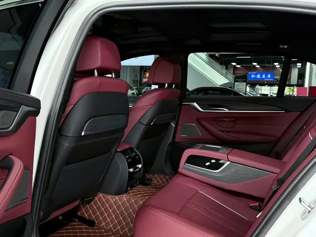 BMW 5 Series — фото 10