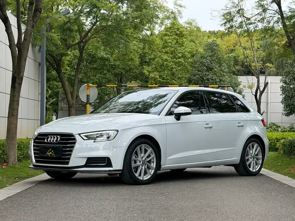 Audi A3 — фото 1
