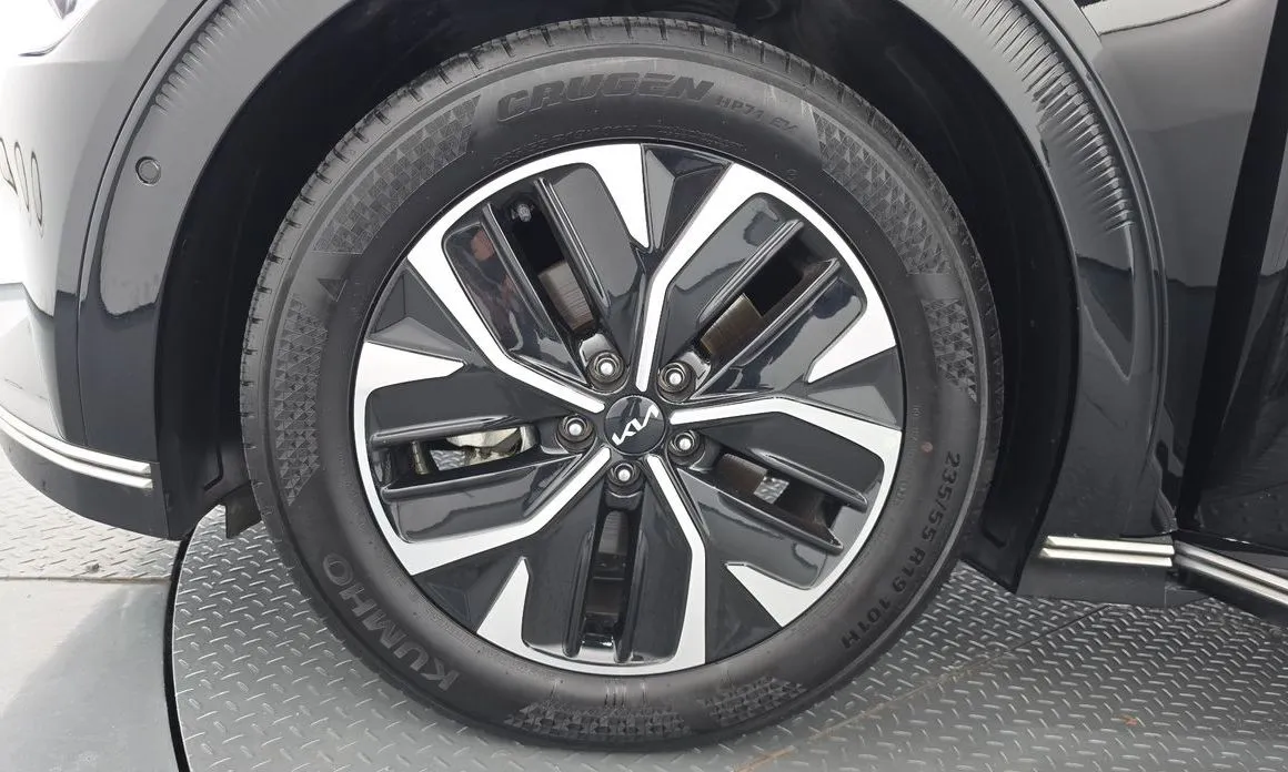 Kia EV6 — фото 8