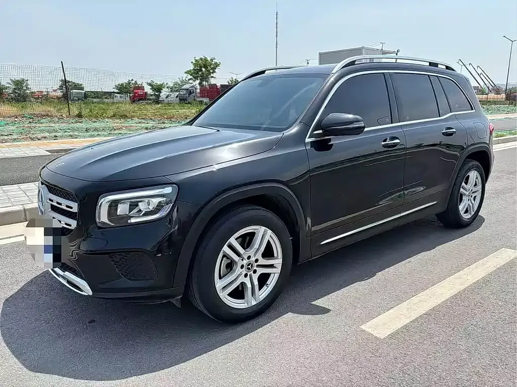 Mercedes-Benz GLB — фото 1
