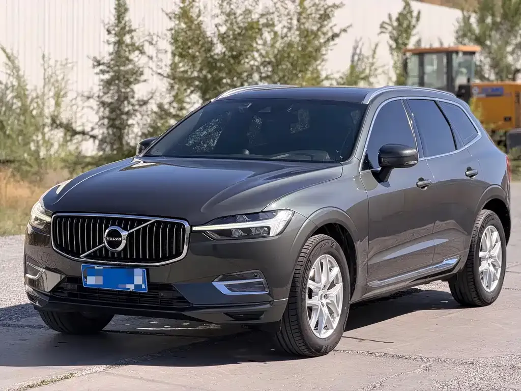 Volvo XC60 — фото 1
