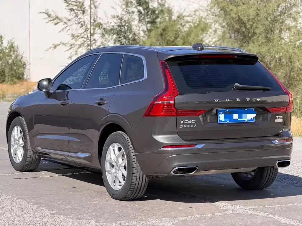 Volvo XC60 — фото 6