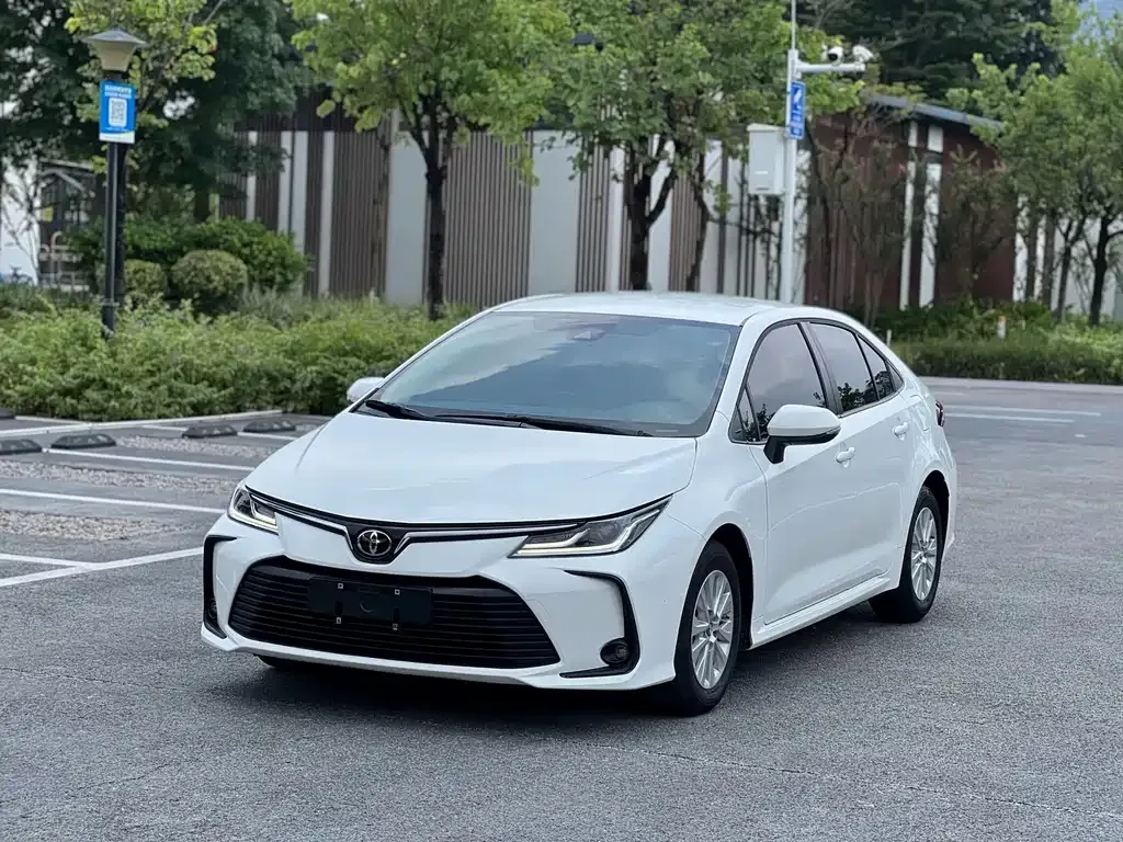 Toyota Corolla — фото 1