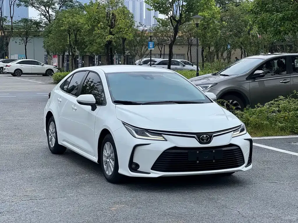 Toyota Corolla — фото 6