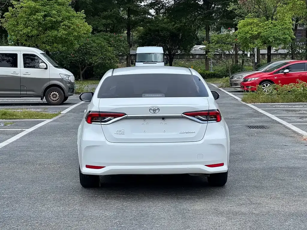Toyota Corolla — фото 10