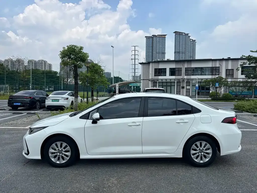Toyota Corolla — фото 3