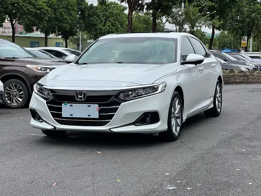 Honda Accord — фото 1