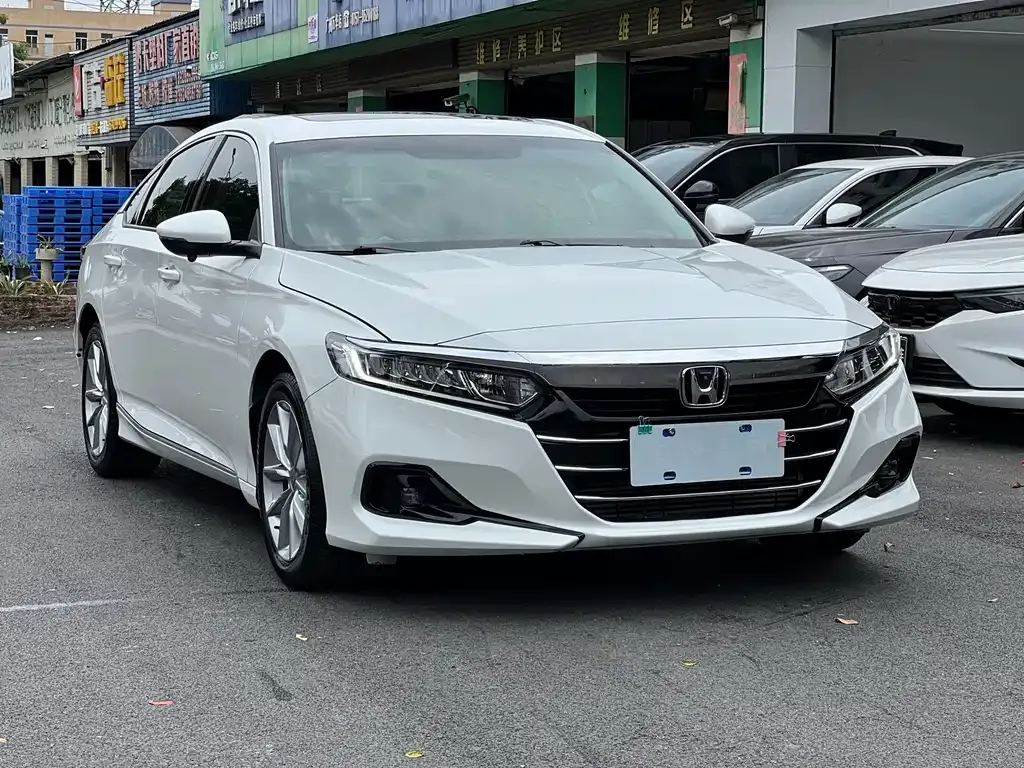 Honda Accord — фото 8