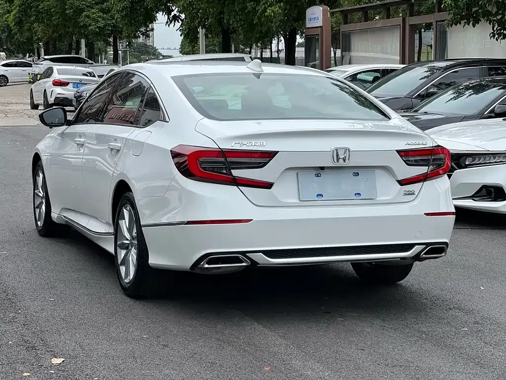 Honda Accord — фото 3