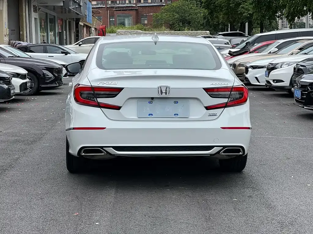 Honda Accord — фото 9