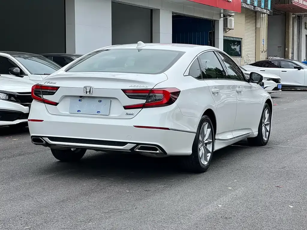 Honda Accord — фото 7