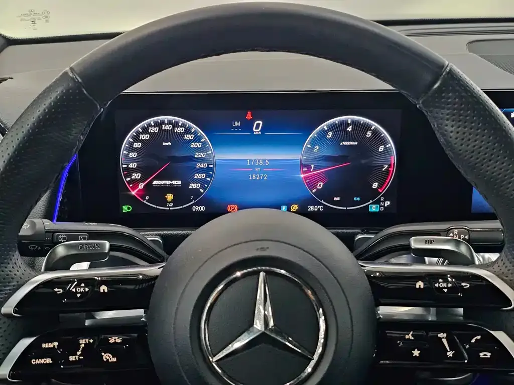 Mercedes-Benz GLB AMG — фото 6