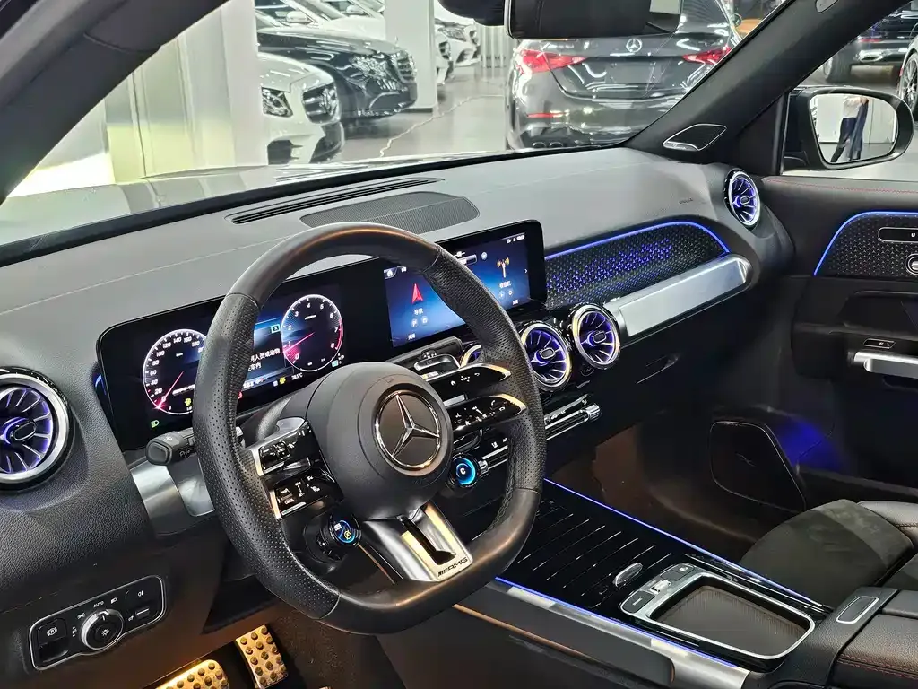 Mercedes-Benz GLB AMG — фото 8
