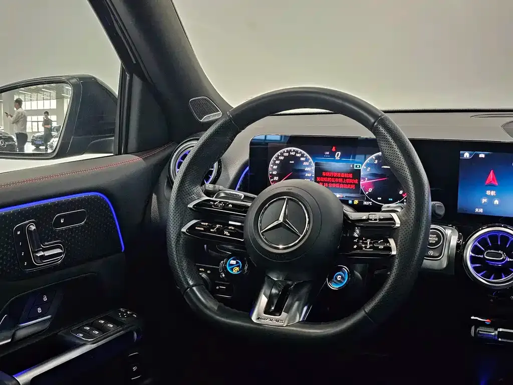 Mercedes-Benz GLB AMG — фото 9