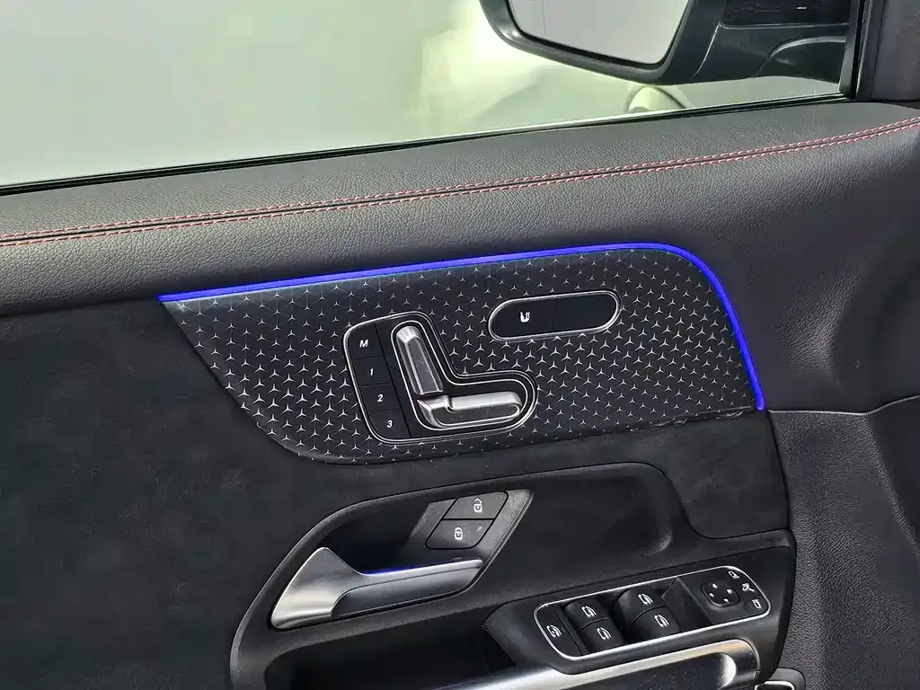 Mercedes-Benz GLB AMG — фото 10