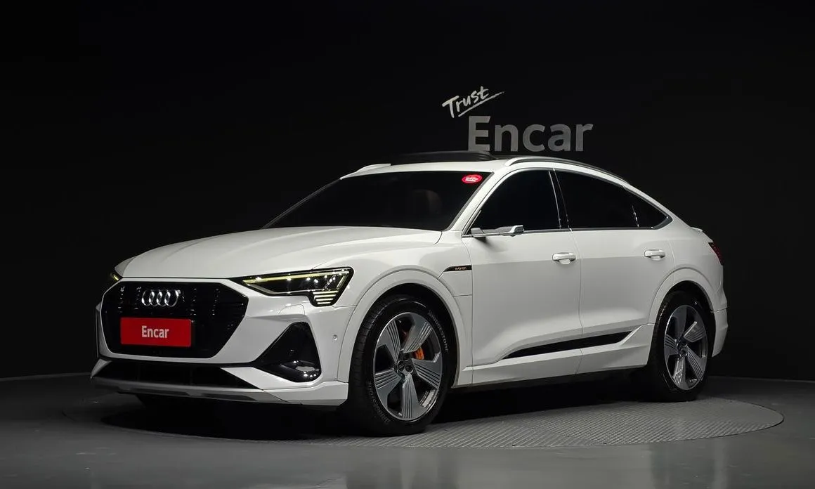 Audi e-tron — фото 1