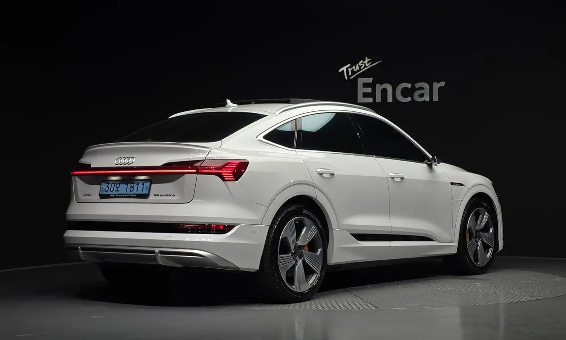 Audi e-tron — фото 2