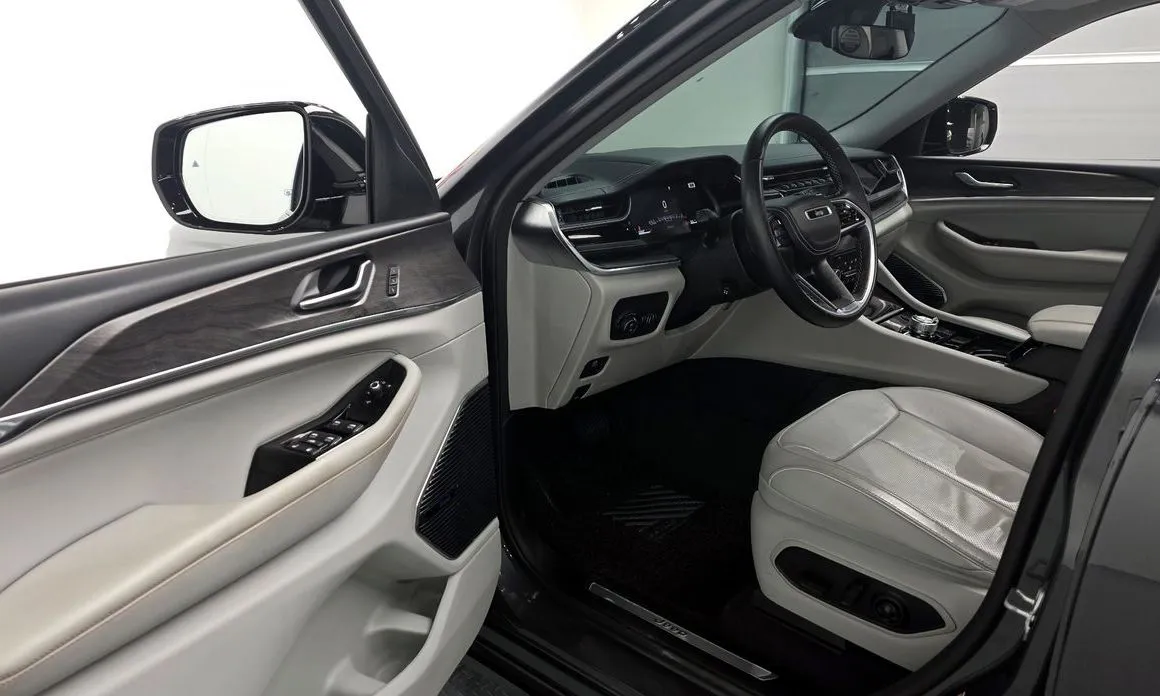 Jeep Cherokee — фото 4