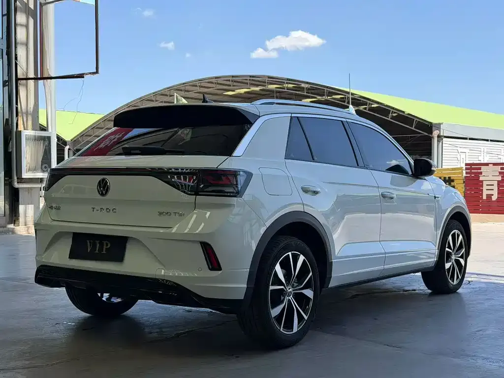 Volkswagen T-Roc — фото 10