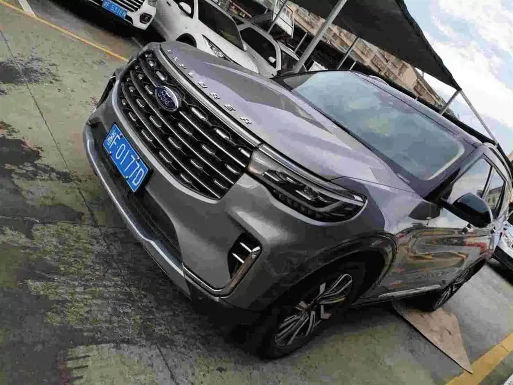 Ford Explorer — фото 1