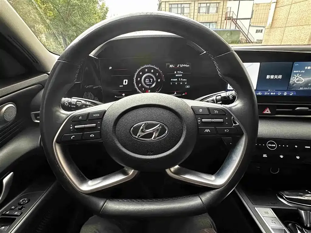Hyundai Elantra — фото 4