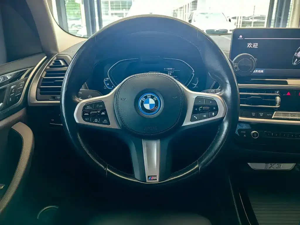 BMW iX3 — фото 2