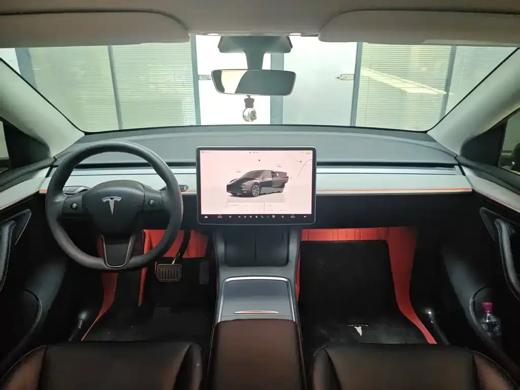 Tesla Model Y — фото 6